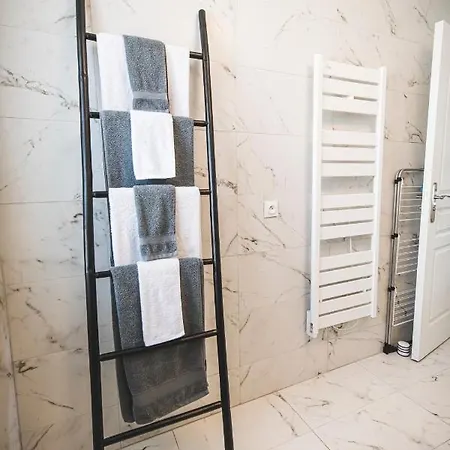 La Cathedrale A Portee De Main ! Narbonne